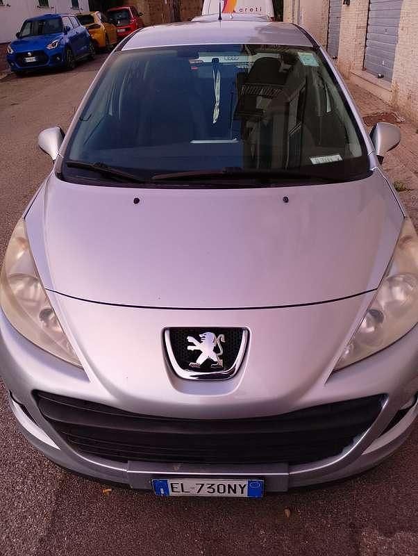 Gebraucht Peugeot 207 Active 68 PS (50 kW) 2012 Limousine
