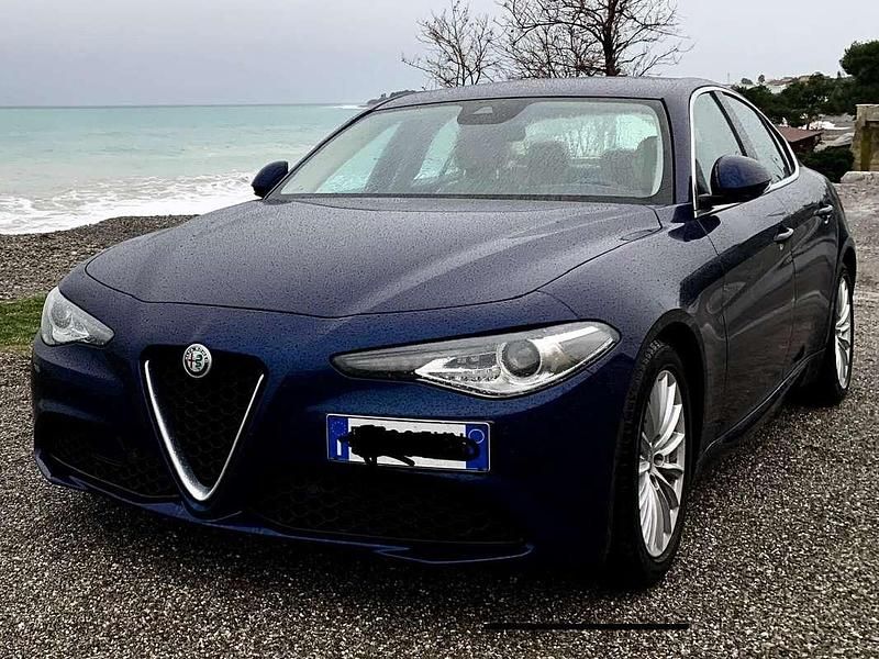Usata Alfa Romeo Giulia Lusso 179 CV (131 kW) 2016 Blu/azzurro Berlina