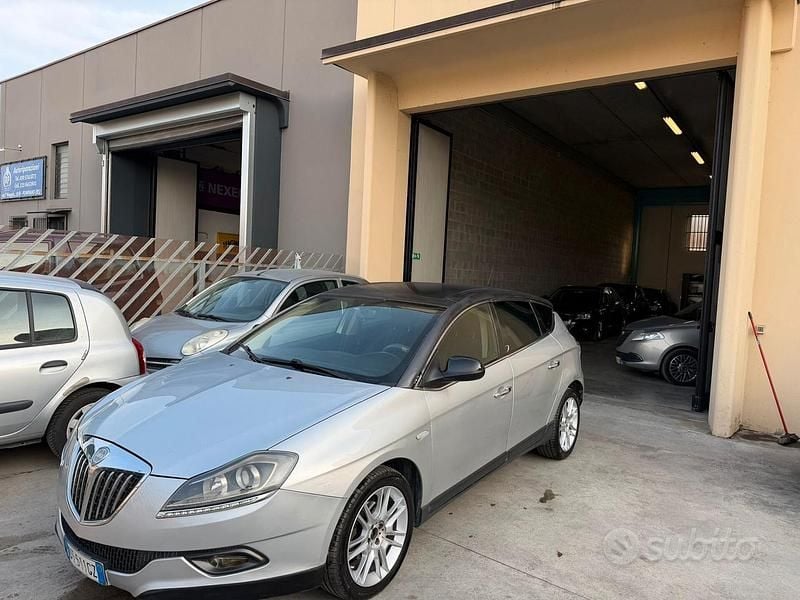 Usata Lancia Delta 120 CV (88 kW) 2008 Grigio Utilitaria