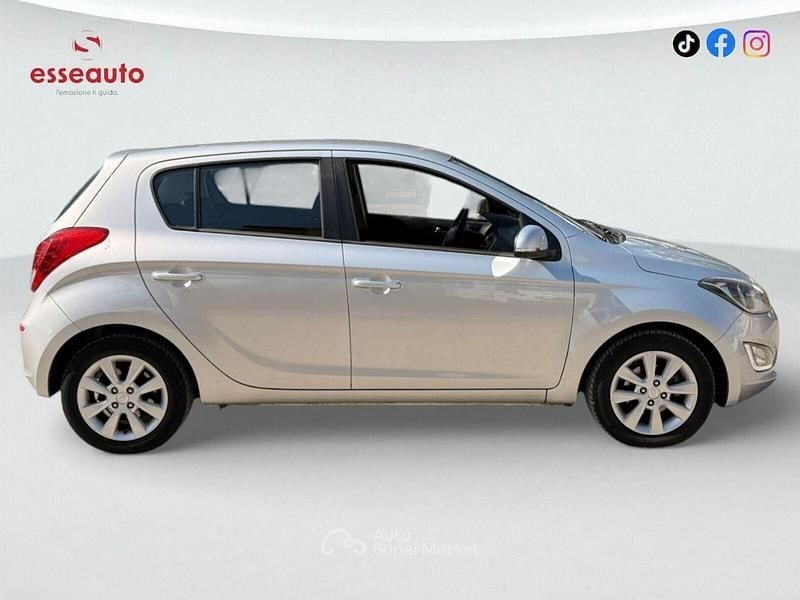 Usata Hyundai i20 Edition 75 CV (55 kW) 2014 Gray Utilitaria