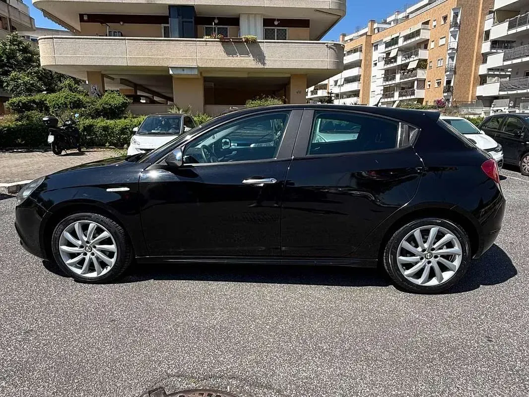 Usata Alfa Romeo Giulietta Distinctive 105 CV (77 kW) 2011 Nero Utilitaria