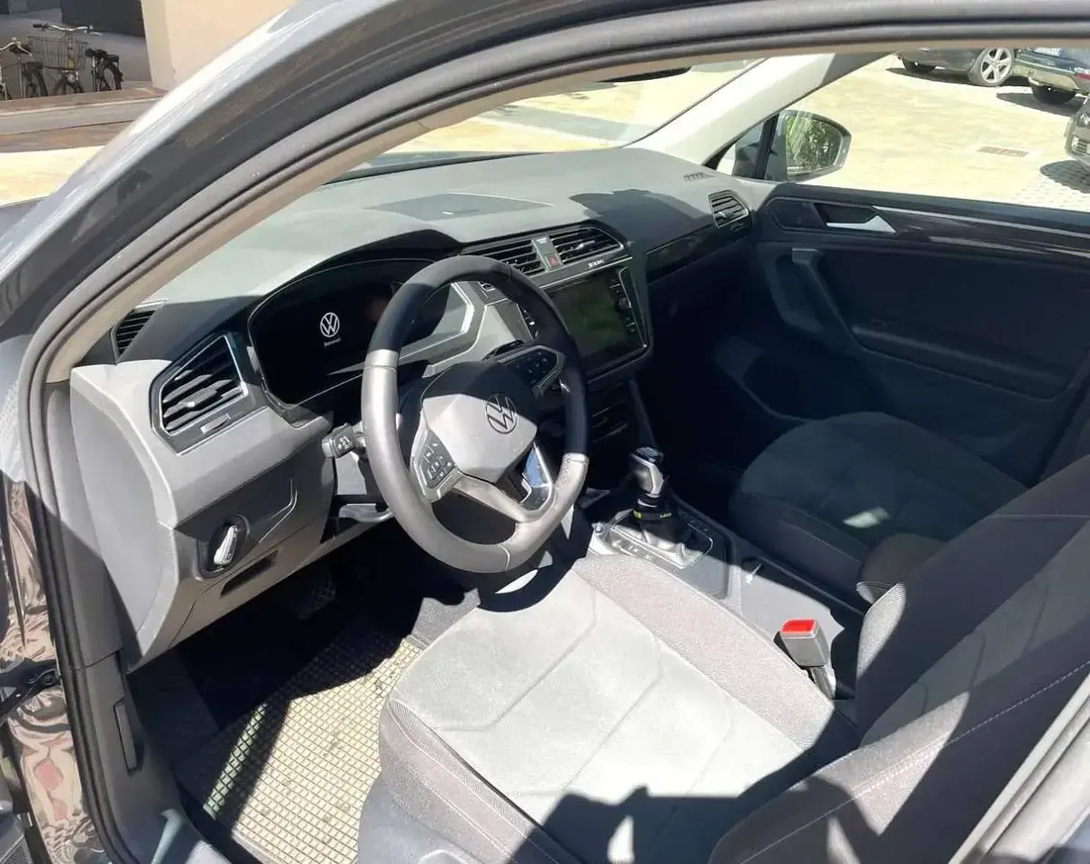 Usata VW Tiguan Elegance 150 CV (110 kW) 2022 Grigio delfino metallizzato SUV