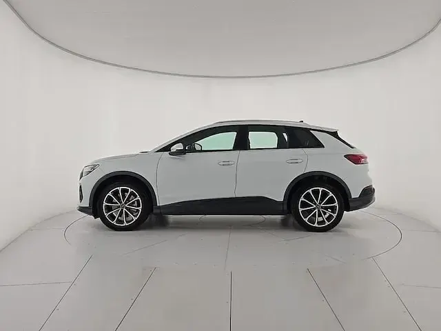 Usata Audi Q4 e-tron Advanced 210 kW (286 CV) 2024 Bianco ghiaccio metallizzato SUV
