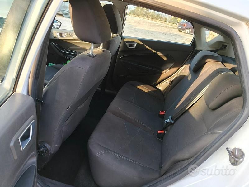 Usata Ford Fiesta Titanium 92 CV (67 kW) 2014 Bianco Utilitaria