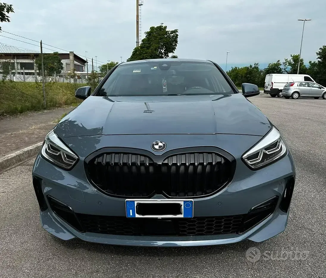 Usata BMW 118 Efficient Dynamics 150 CV (110 kW) 2023 Grigio Utilitaria