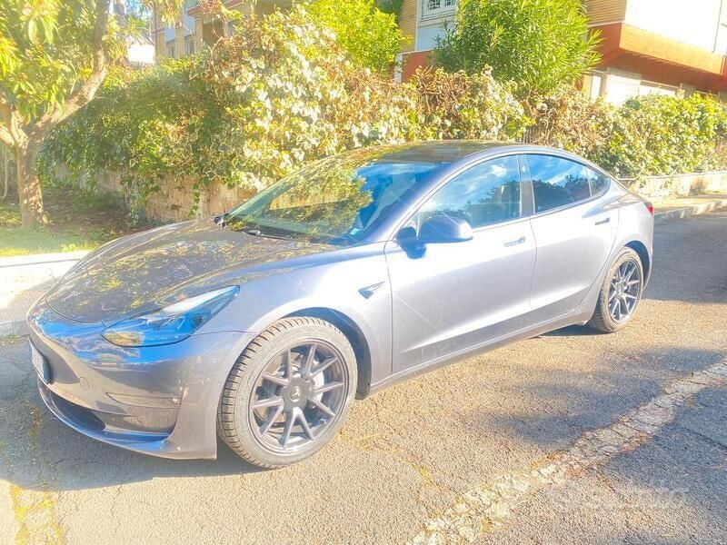 Grigio Usata 2021 Tesla Model 3 Long Range AWD Tre volumi | 28.000 € (Molto cara) - Immagine 1/4