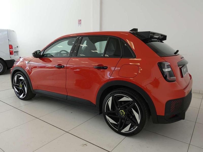 Usata Abarth 600e Turismo 105 kW (143 CV) 2024 Arancione SUV