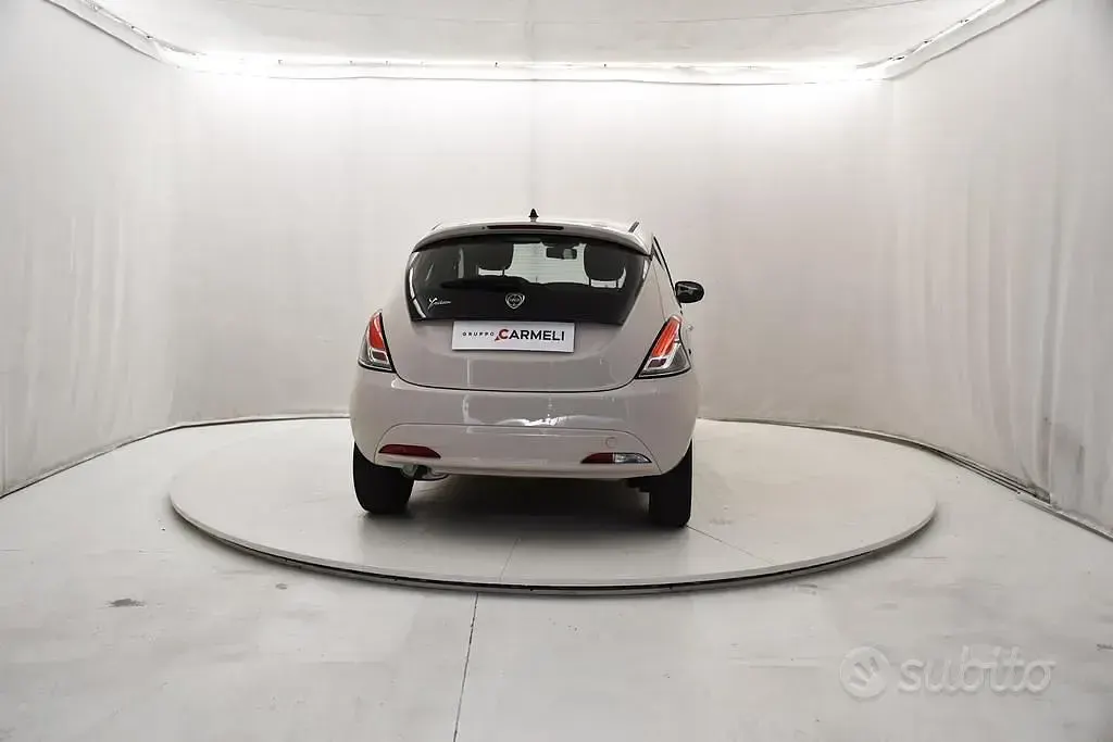 Usata Lancia Ypsilon Silver 69 CV (50 kW) 2018 Marrone Utilitaria