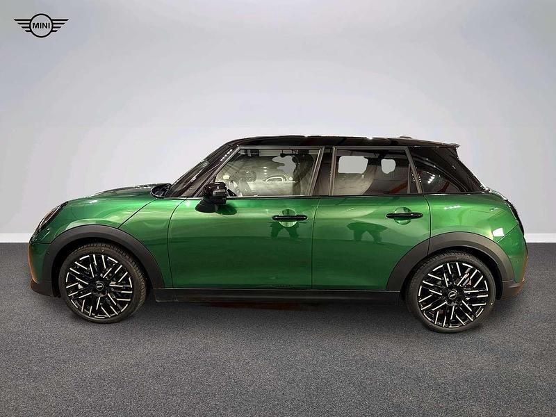 Nuova Mini Cooper Favoured 150 kW (204 CV) 2025 Verde Utilitaria