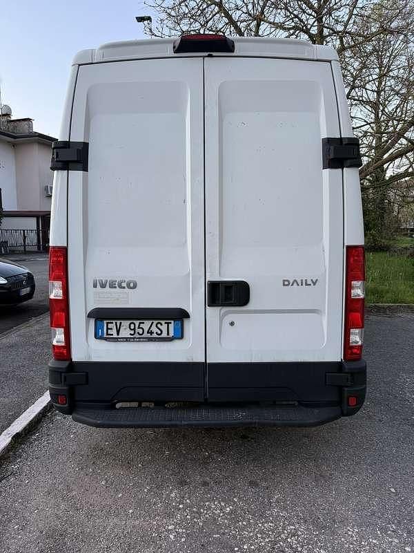 Usata Iveco Daily 145 CV (106 kW) 2014 Furgone