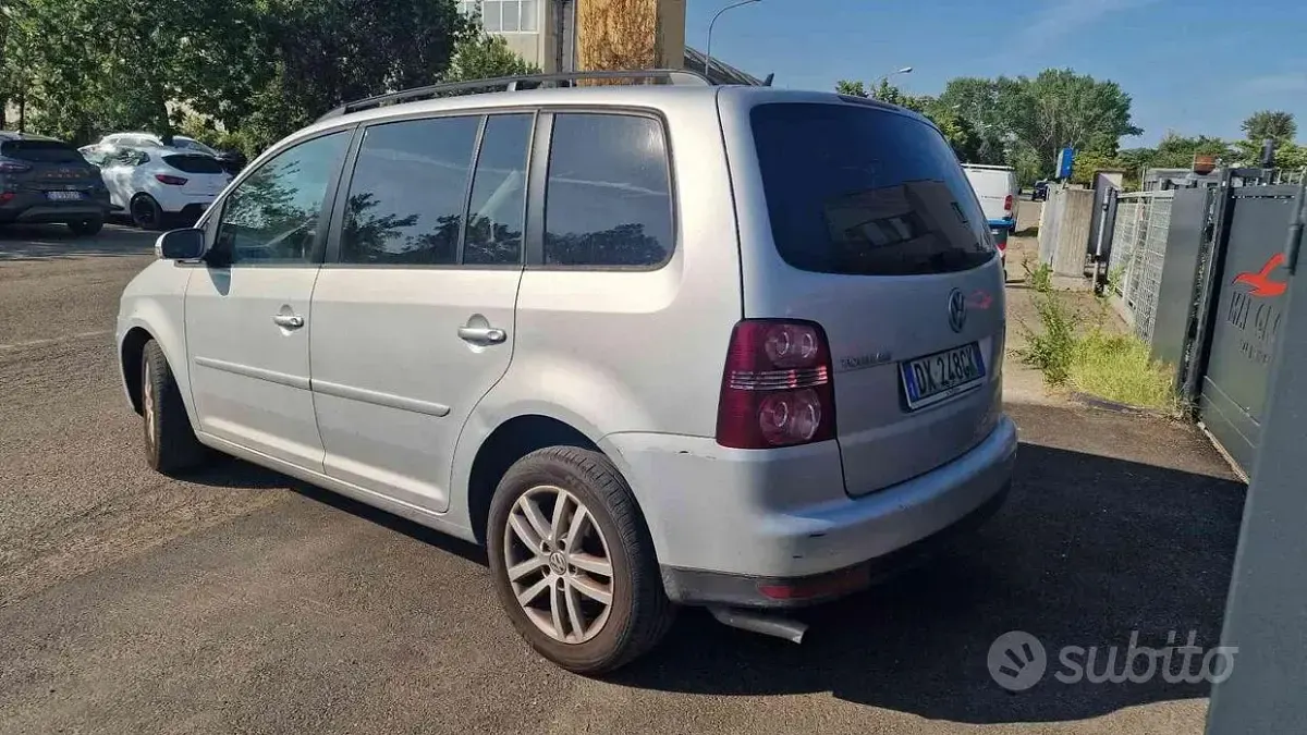 Usata VW Touran Trendline 109 CV (80 kW) 2008 Grigio Monovolume