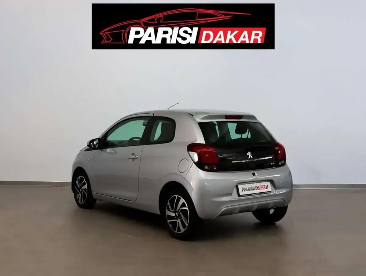 Usata Peugeot 108 Active 72 CV (52 kW) 2021 Argento Utilitaria