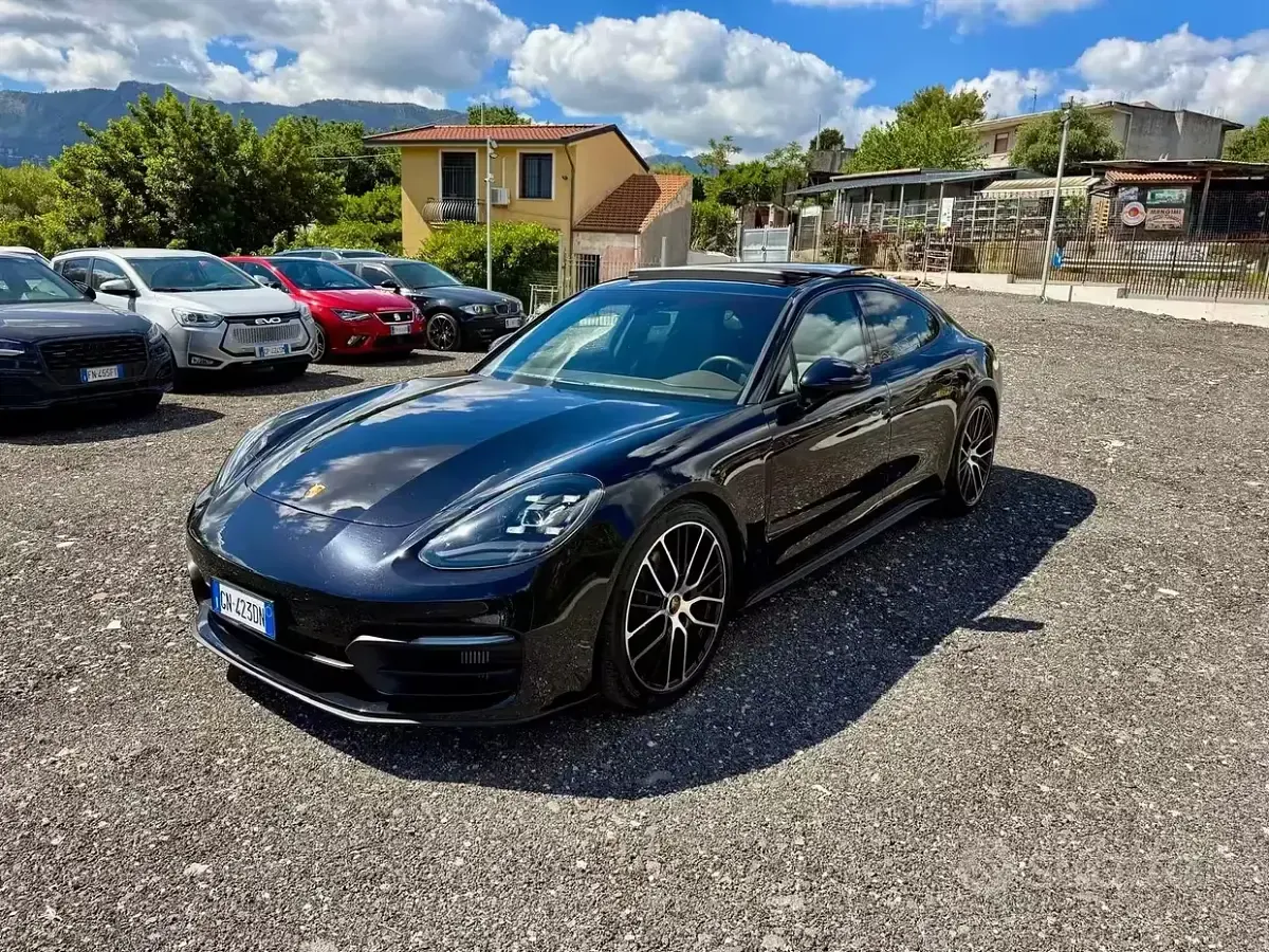 Usata Porsche Panamera 330 CV (242 kW) 2023 Nero Berlina