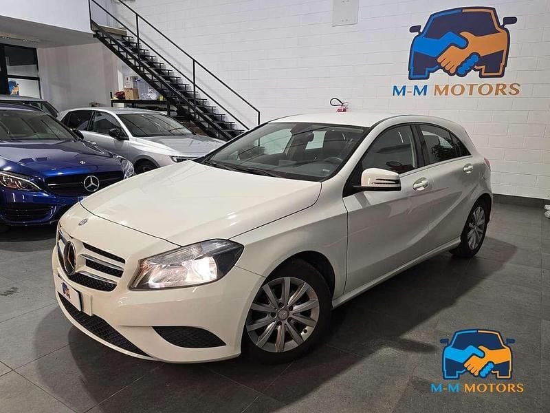 Bianco Usata 2015 Mercedes A180 Executive Tre volumi | 9990 € (Ottimo prezzo) - Immagine 1/4