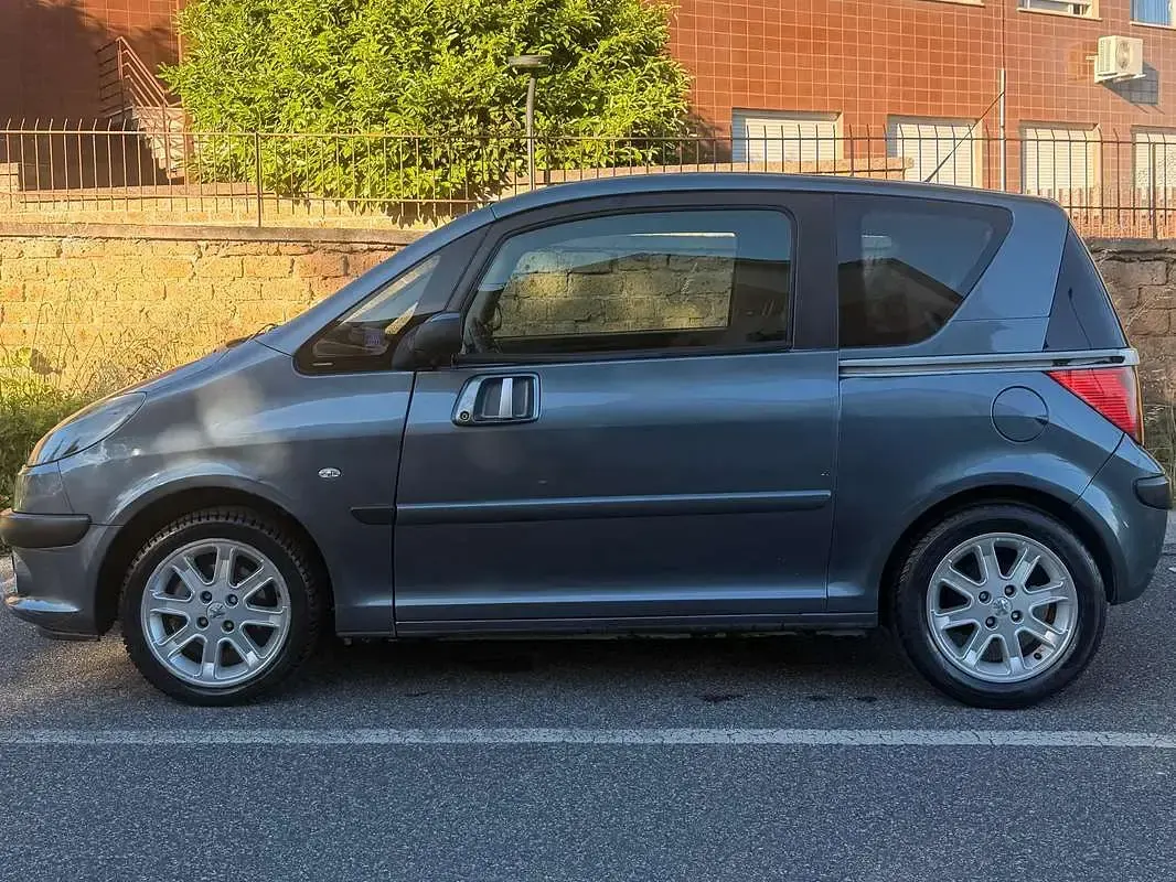 Usata Peugeot 1007 68 CV (50 kW) 2005 Grigio Monovolume