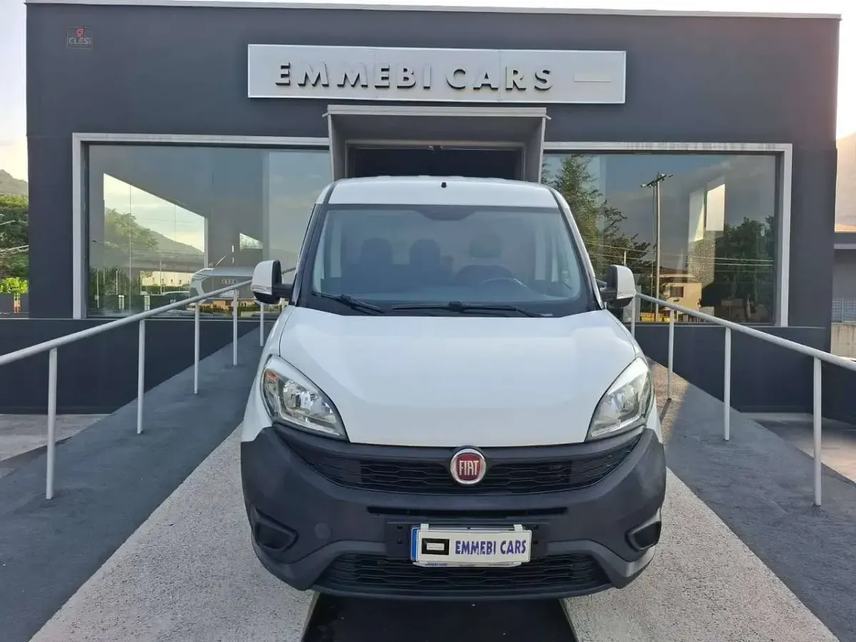 Usata Fiat Doblò 120 CV (88 kW) 2017 Bianco Monovolume