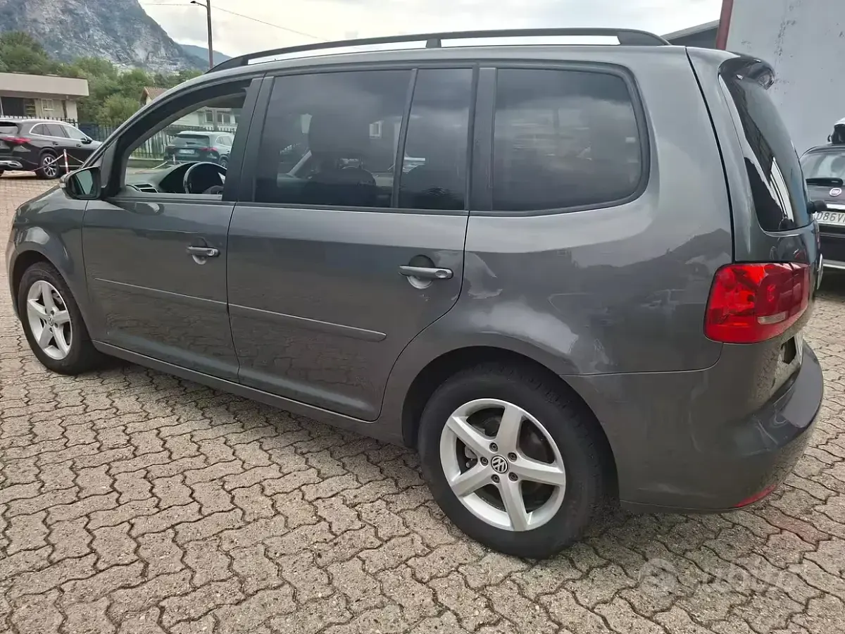 Usata VW Touran Comfortline 105 CV (77 kW) 2014 Grigio Monovolume