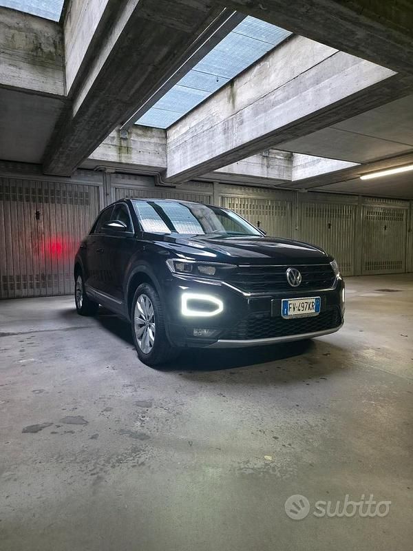 Usata VW T-Roc 116 CV (85 kW) 2019 Nero SUV