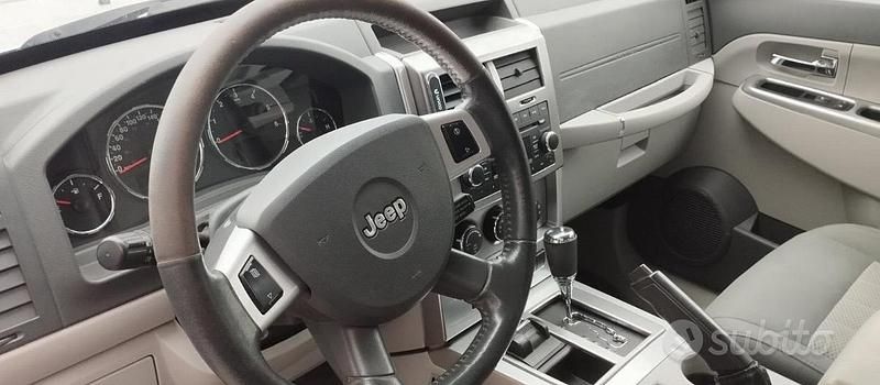 Usata Jeep Cherokee 177 CV (130 kW) 2008 SUV
