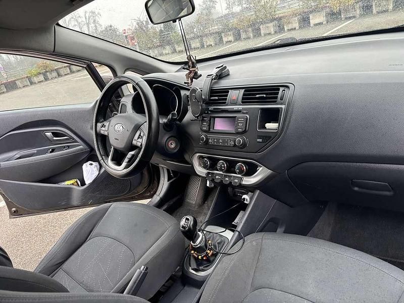 Usata Kia Rio Active 75 CV (55 kW) 2013 Marrone Berlina