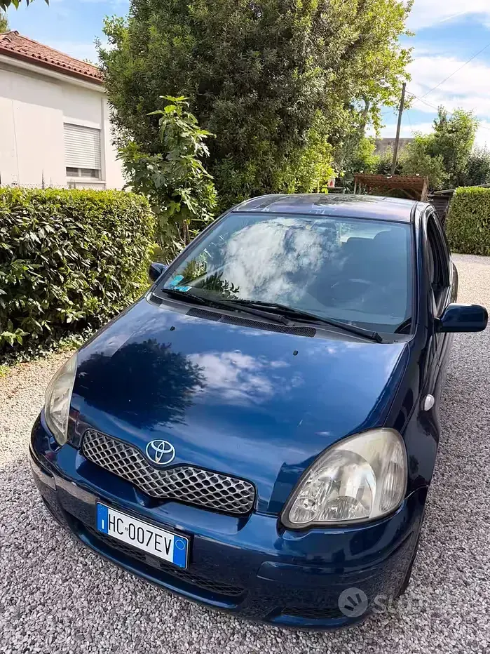 Usata Toyota Yaris Sol 65 CV (47 kW) 2003 Bluazzurro Berlina