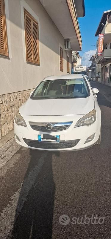 Usata Opel Astra 110 CV (80 kW) 2013 Bianco Station wagon