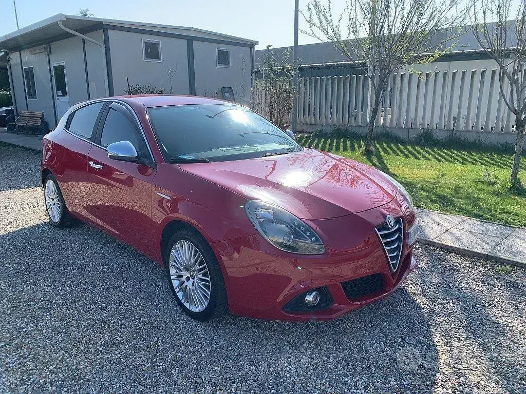 Usata Alfa Romeo Giulietta Business 105 CV (77 kW) 2015 Rosso Utilitaria