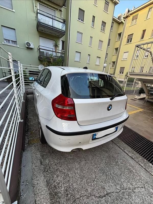 Usata BMW 118 143 CV (105 kW) 2008 Bianco Utilitaria