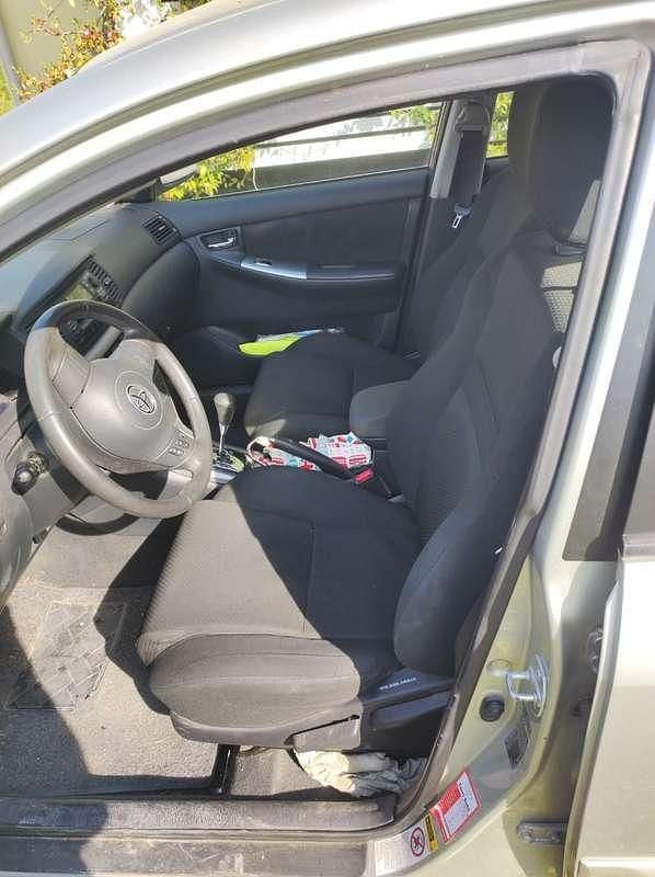 Usata Toyota Corolla 90 CV (66 kW) 2005 Argento Berlina