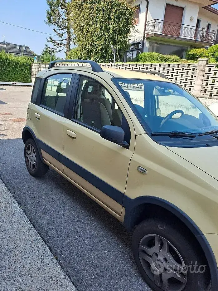 Usata Fiat Panda 4x4 69 CV (50 kW) 2007 Giallo Utilitaria