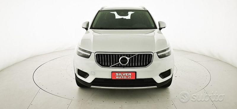 Usata Volvo XC40 Inscription 179 CV (131 kW) 2021 Bianco pastello SUV
