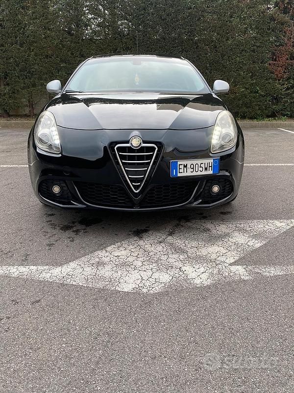 Usata Alfa Romeo Giulietta Distinctive 140 CV (102 kW) 2012 Nero Utilitaria