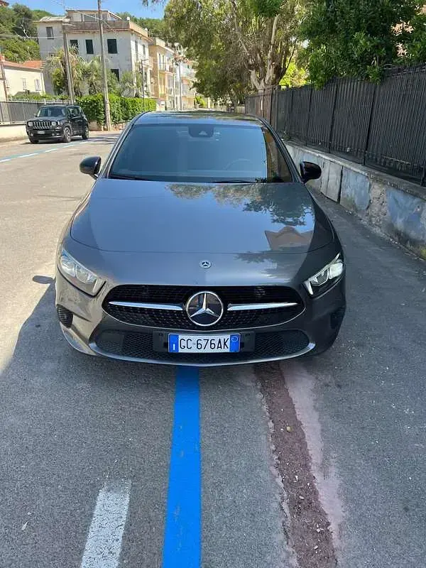 Usata Mercedes A180 116 CV (85 kW) 2020 Grigio Berlina