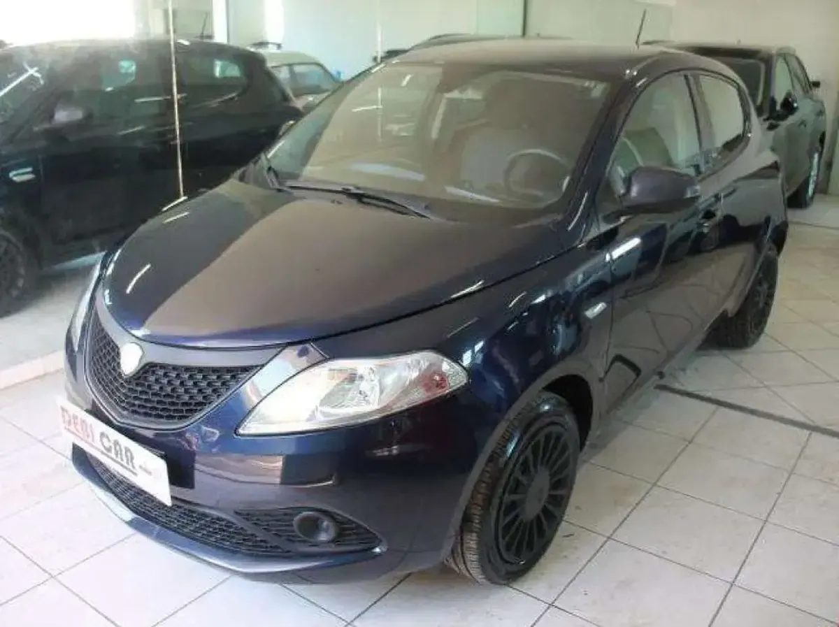 Usata Lancia Ypsilon 69 CV (50 kW) 2023 Blu Utilitaria