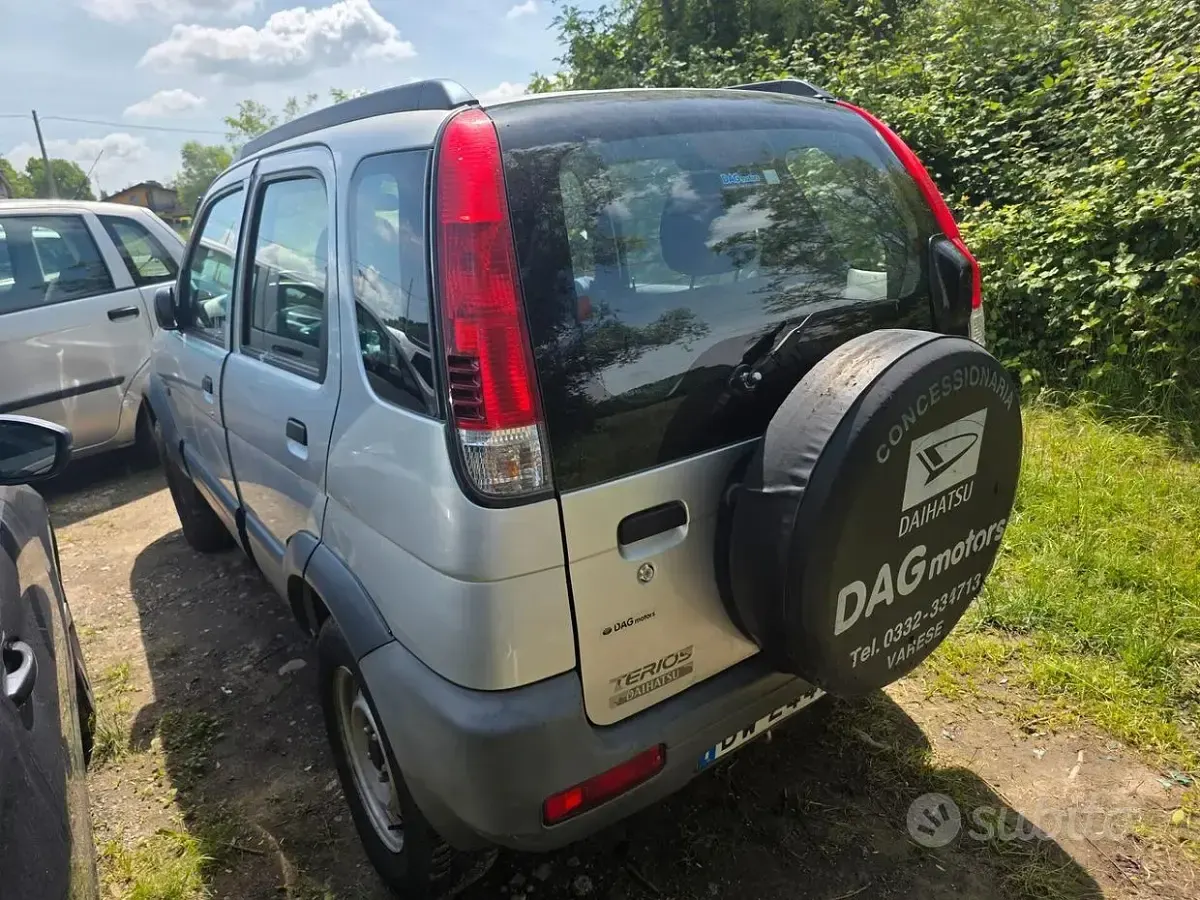 Usata Daihatsu Terios 86 CV (63 kW) 2001 Grigio SUV