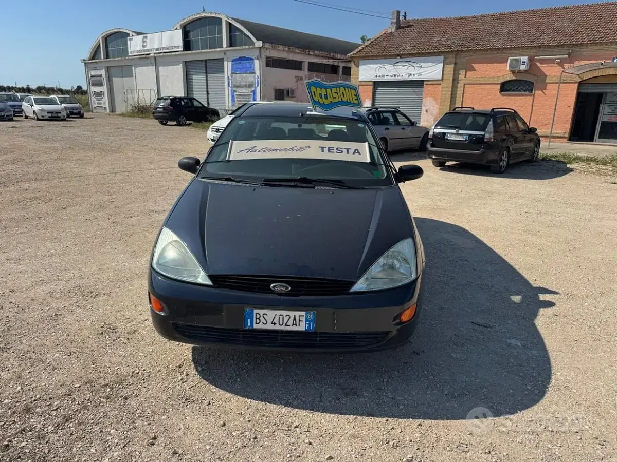 Usata Ford Focus Ambiente 90 CV (66 kW) 2001 Blu Station wagon