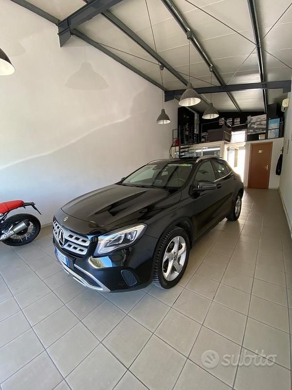 Usata Mercedes GLA200 136 CV (100 kW) 2017 Nero SUV