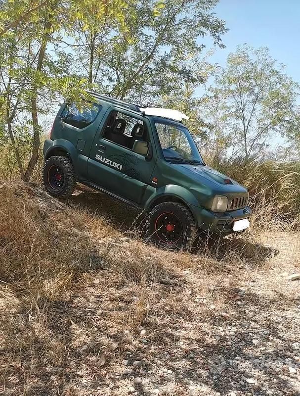 Usata Suzuki Jimny 86 CV (63 kW) 2010 Verde SUV