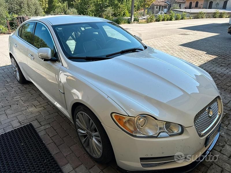 Usata Jaguar XF Luxury 241 CV (177 kW) 2010 Bianco Berlina