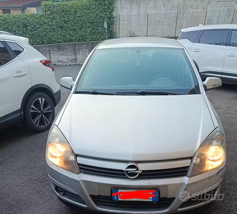 Usata Opel Astra 101 CV (74 kW) 2005 Grigio Berlina