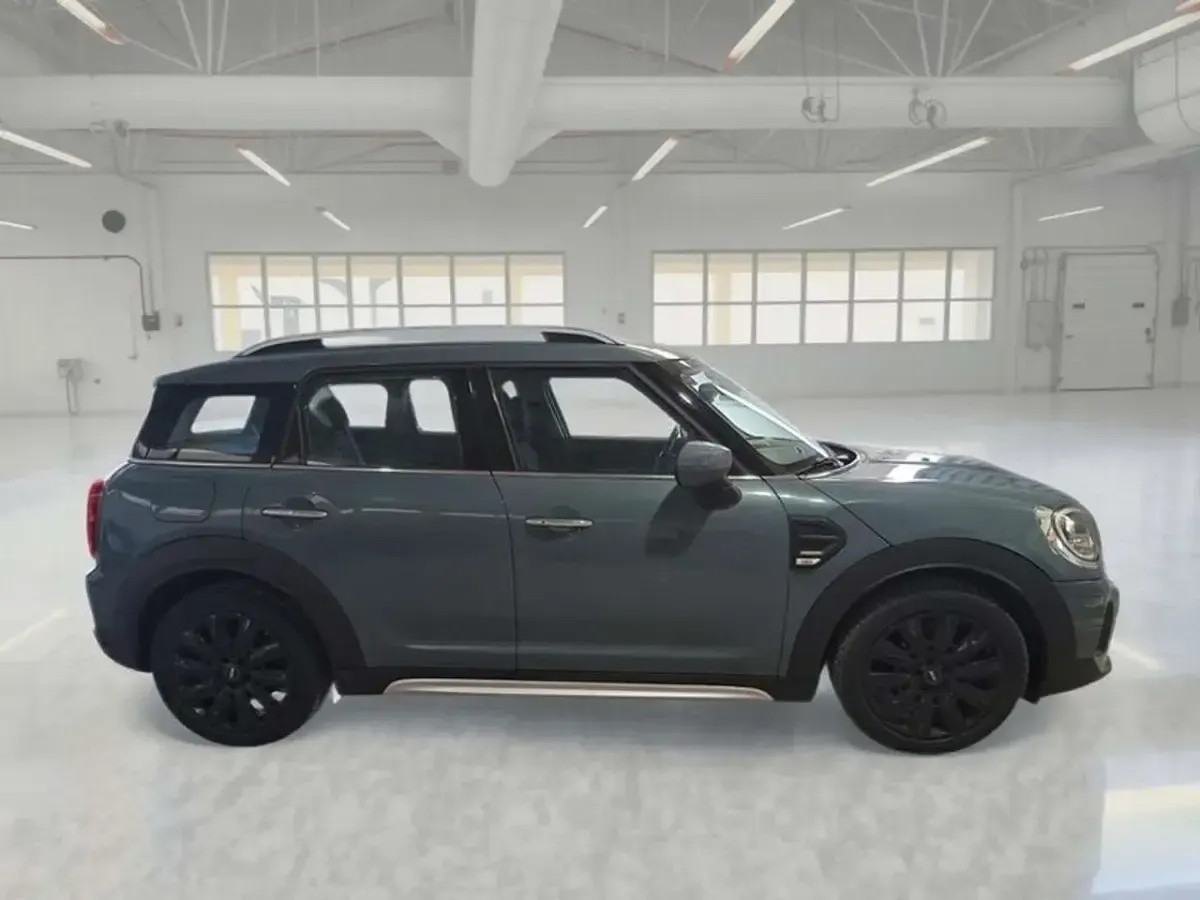 Usata Mini Countryman Business 116 CV (85 kW) 2022 Verde SUV