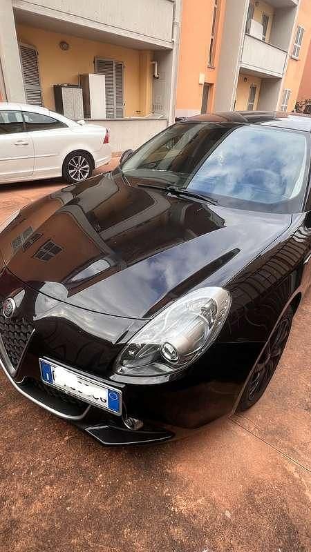 Nero Usata 2019 Alfa Romeo Giulietta Super Tre volumi | 13.000 € (Buon prezzo) - Immagine 1/4