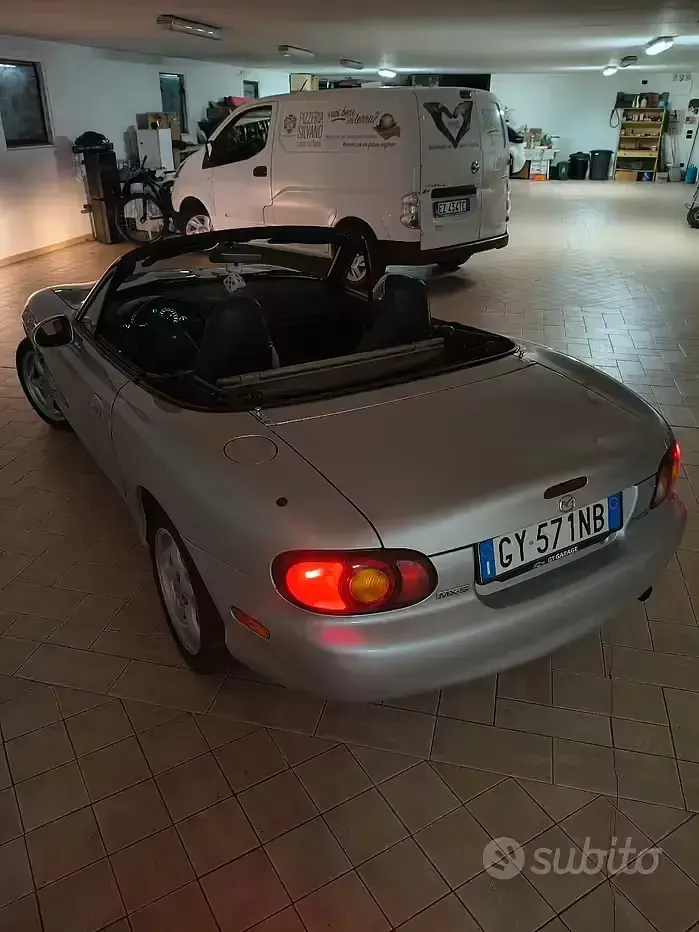 Usata Mazda MX5 110 CV (80 kW) 2000 Grigio Cabrio