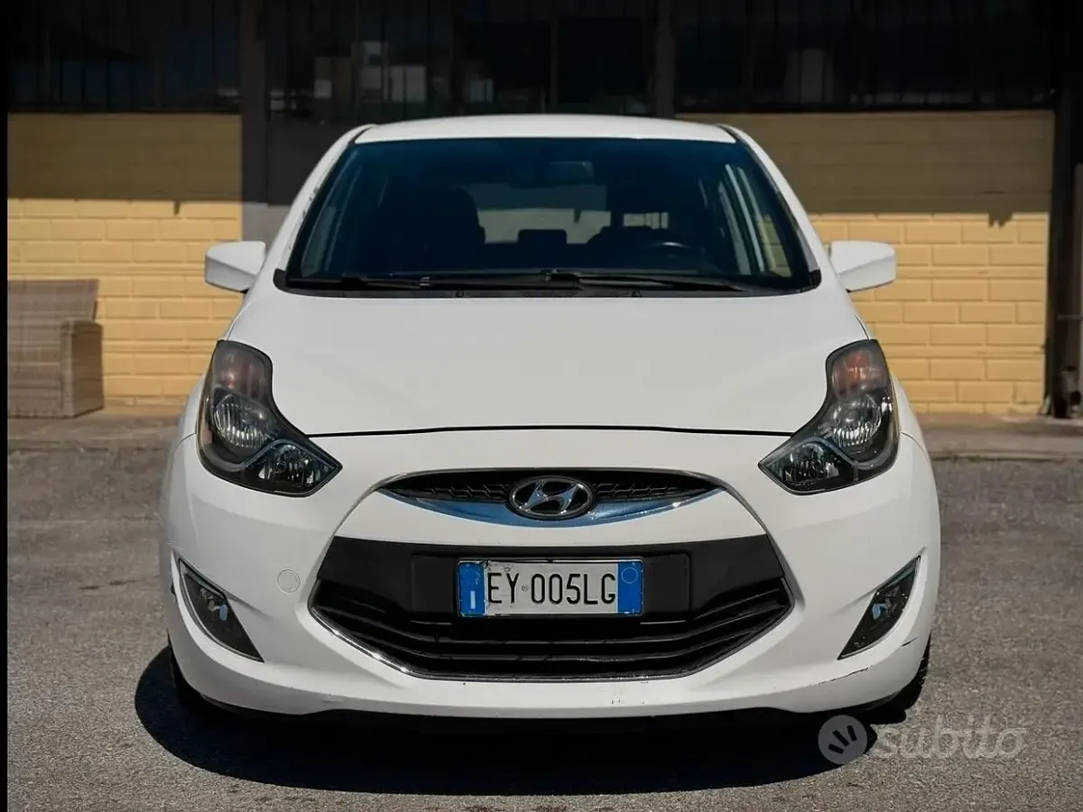 Usata Hyundai ix20 Comfort 90 CV (66 kW) 2015 Bianco Utilitaria
