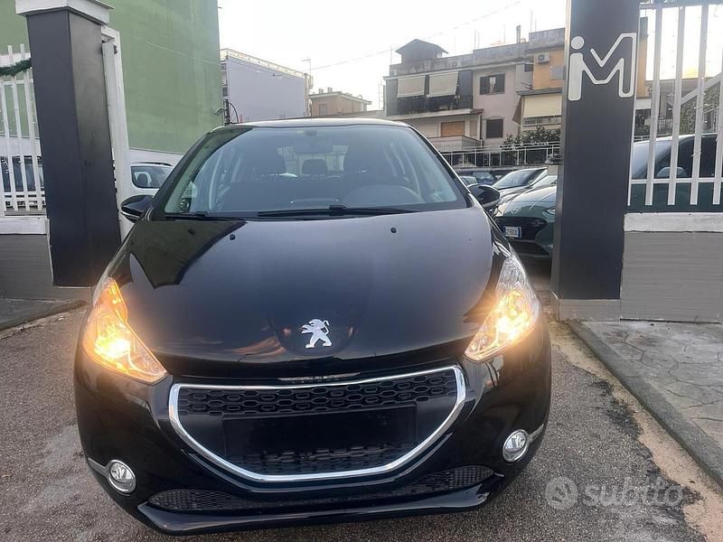 Usata Peugeot 208 Business-Line 68 CV (50 kW) 2015 Nero Utilitaria