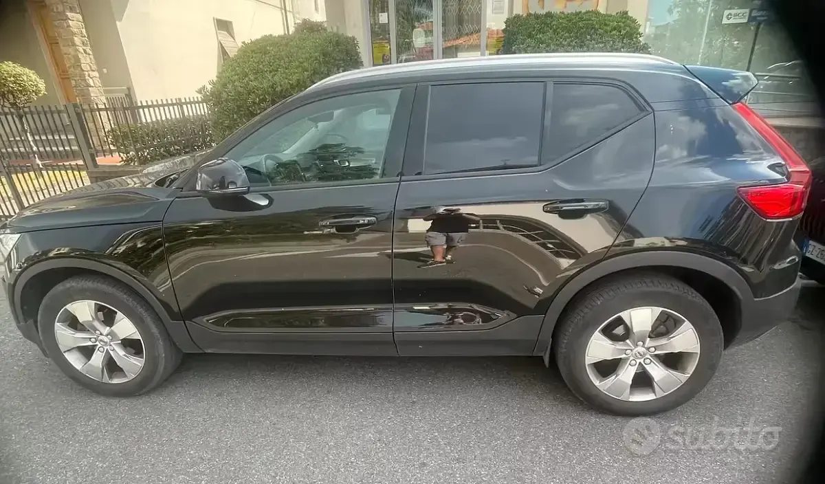 Usata Volvo XC40 129 CV (94 kW) 2020 Nero SUV