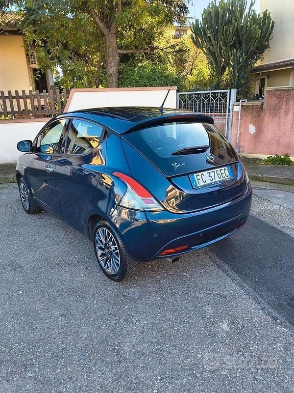 Usata Lancia Ypsilon 80 CV (58 kW) 2015 Utilitaria