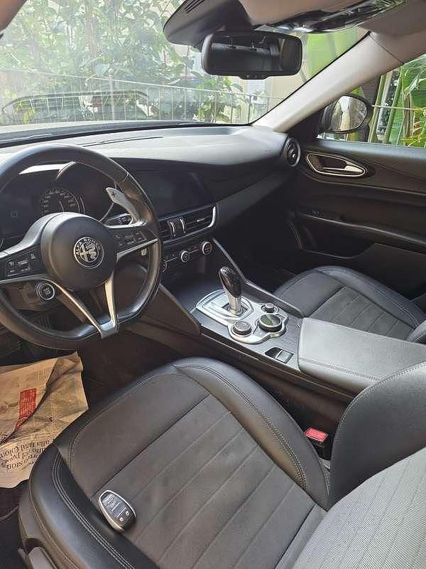 Usata Alfa Romeo Giulia Super 179 CV (131 kW) 2017 Marrone Berlina