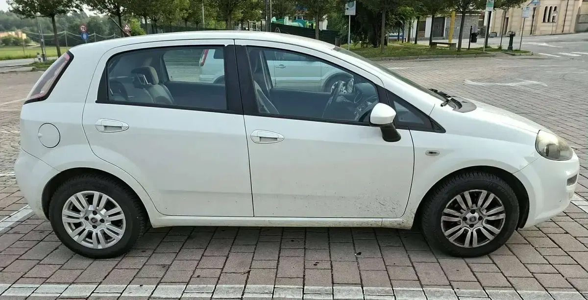 Usata Fiat Grande Punto 75 CV (55 kW) 2013 Bianco Utilitaria