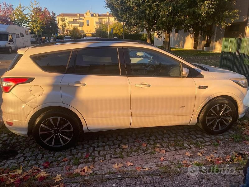 Usata Ford Kuga ST-Line 180 CV (132 kW) 2018 Bianco SUV